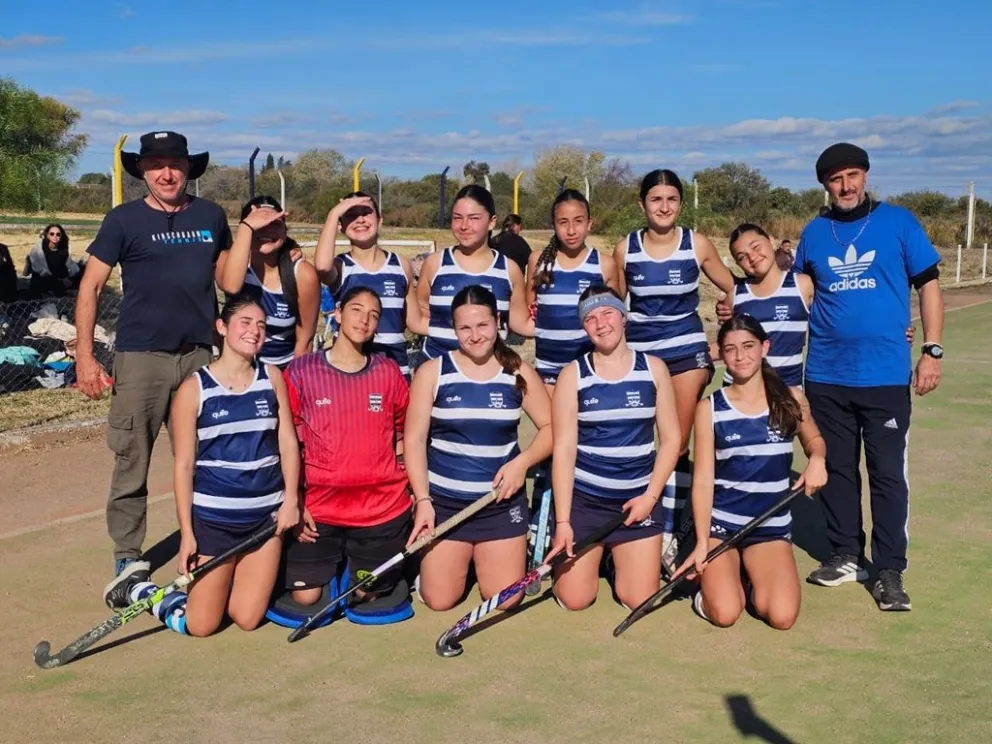 Alerces recibe a CAJUU en una nueva fecha del certamen de la Federación Sanluiseña de Hockey.