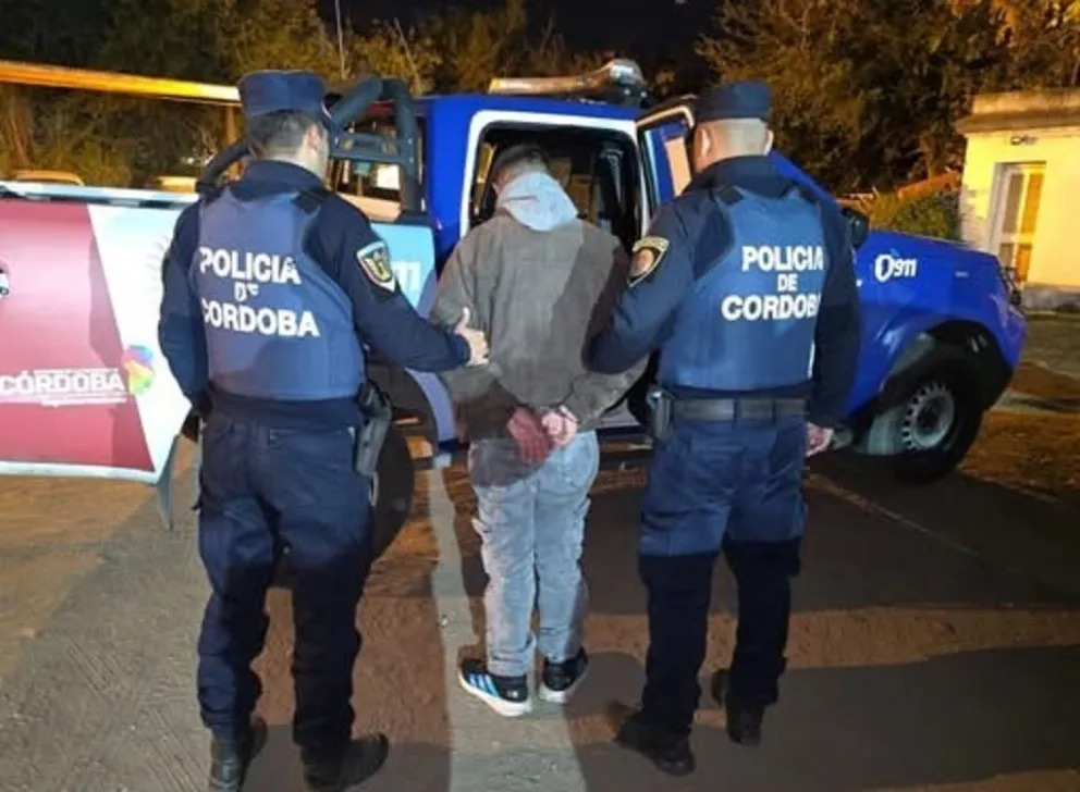 Un sujeto fue trasladado a la dependencia policial por una causa de violencia familiar. (Foto: Policía de Córdoba)