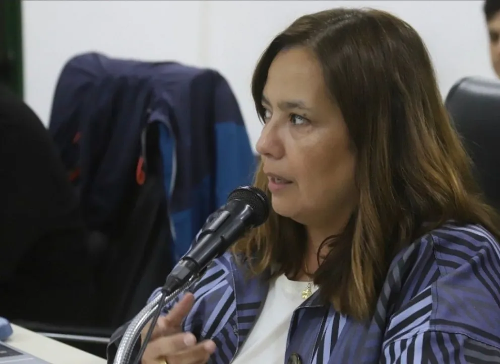 La concejal Lucía Miranda protagonizó un duro cruce con la bancada oficialista. 