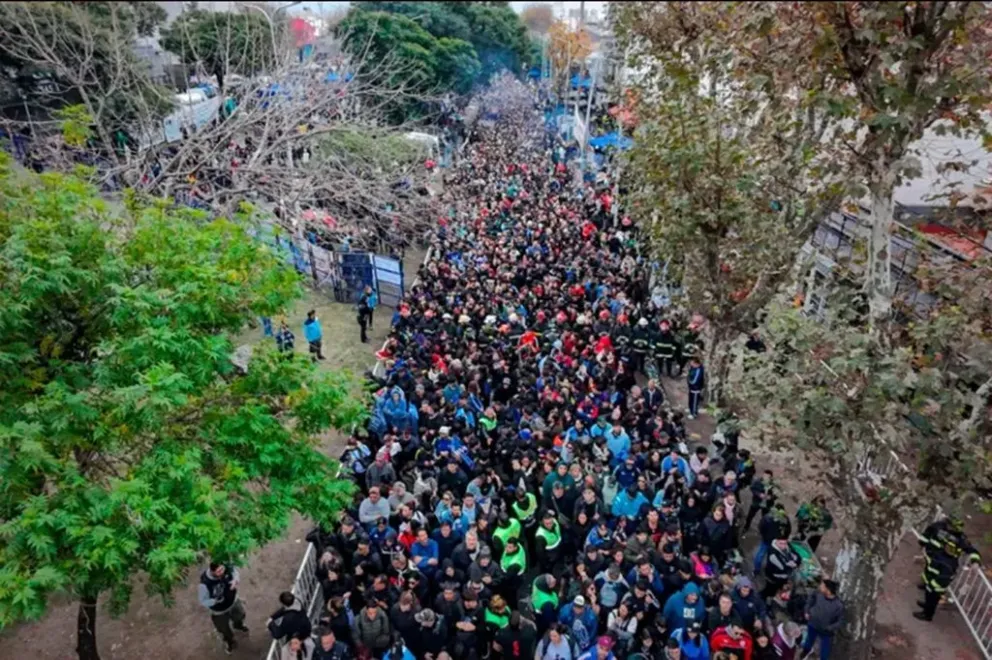 Despedida al Indio Solari: una multitud le da el último adiós. Foto: (NA).