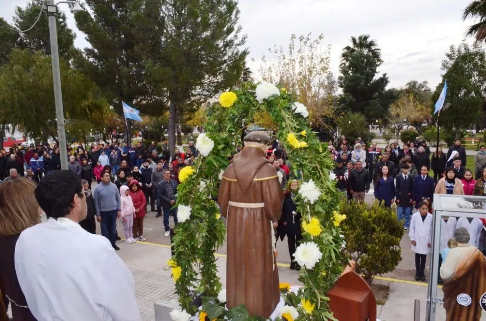 La Iglesia del Santo Patrono se viste de fiesta.