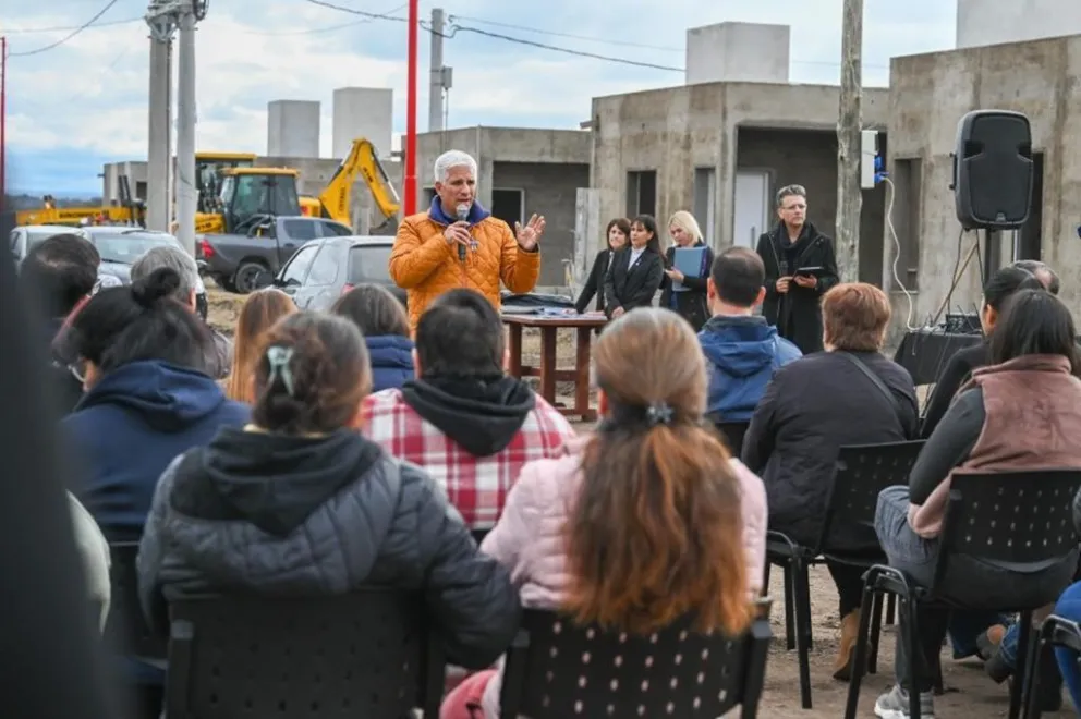 El gobernador Poggi anunció la fecha de entrega de llaves en Santa Rosa del Conlara.