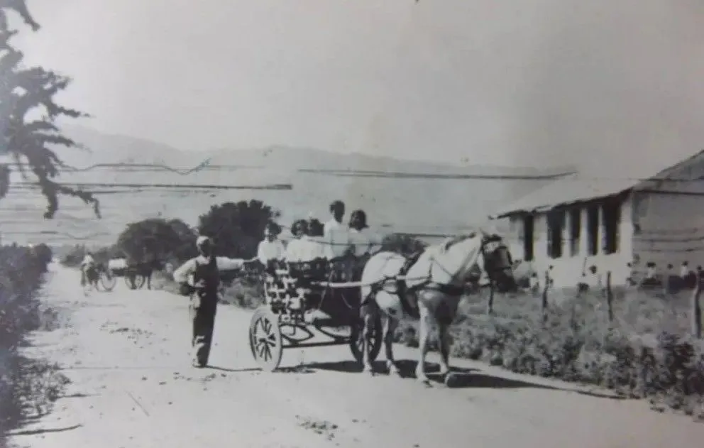 Foto histórica de la escuela 65 en otros tiempos de Merlo. Foto REI