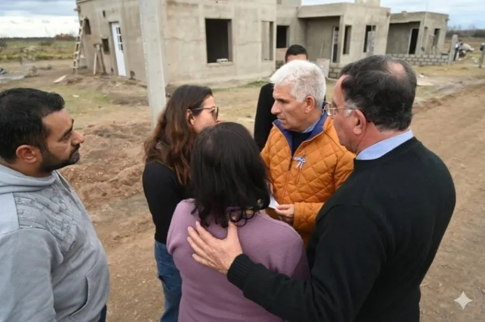 Familiares de los policías detenidos por el caso Magali Morales dialogaron con el gobernador sobre la actuación de la justicia.
