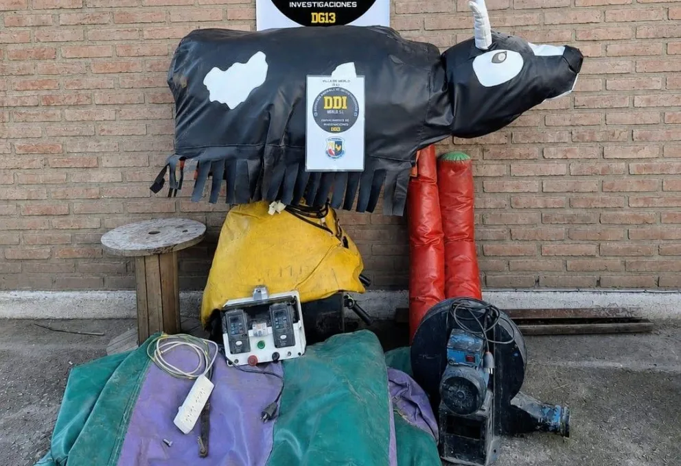 El toro mecánico recuperado tras una venta hecha en Papagayos y pagada con billetes falsos. 