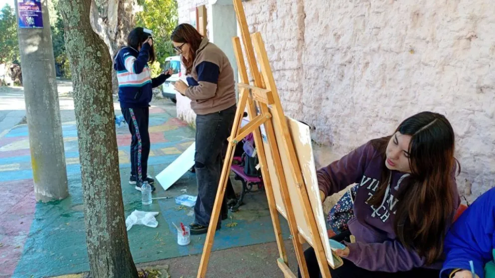 La UNLC desarrolló una jornada de dibujo y pintura al aire libre en Piedra Blanca.