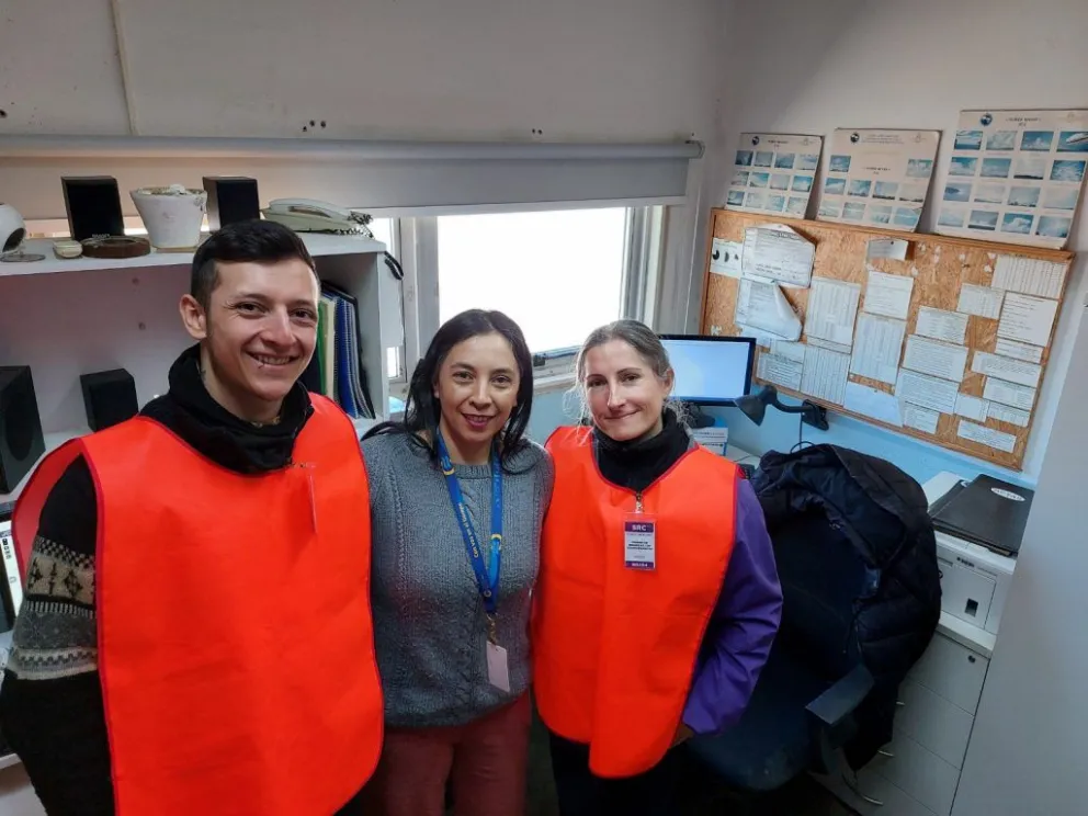 Una salida de campo permitió a estudiantes de la UNLC conocer el trabajo de una estación meteorológica operativa.