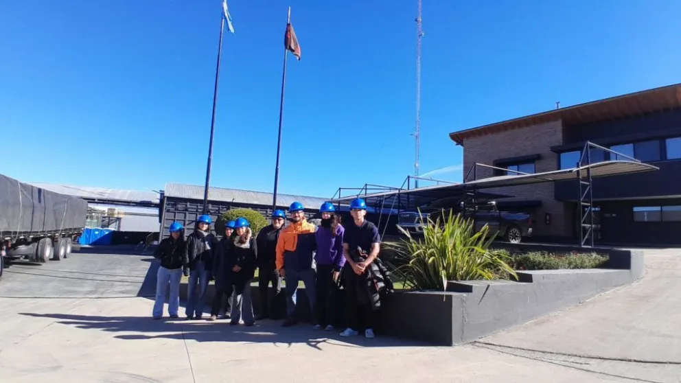 Estudiantes de distintas carreras de la UNLC participaron de una visita académica a la planta industrial SONNE.