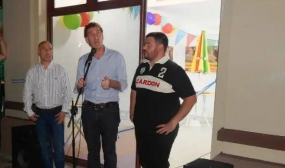 Diego Santilli en Villa de Merlo cuando en el 2014 visitó la ciudad para inaugurar un local del PRO. Junto a él en la foto, el actual senador Nacional, Bartolomé Abdala y el dirigiente local, Rafael Altamirano. 