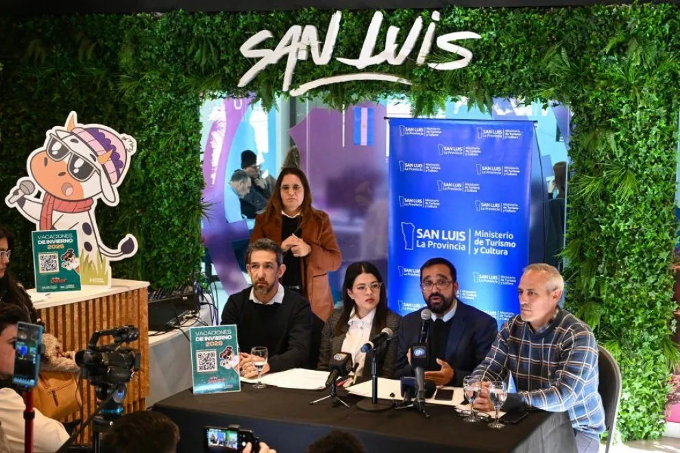 El ministro de Turismo y Cultura Álvarez Pinto (segundo a la izquierda), encabezó el lanzamiento de la temporada turística invernal.

