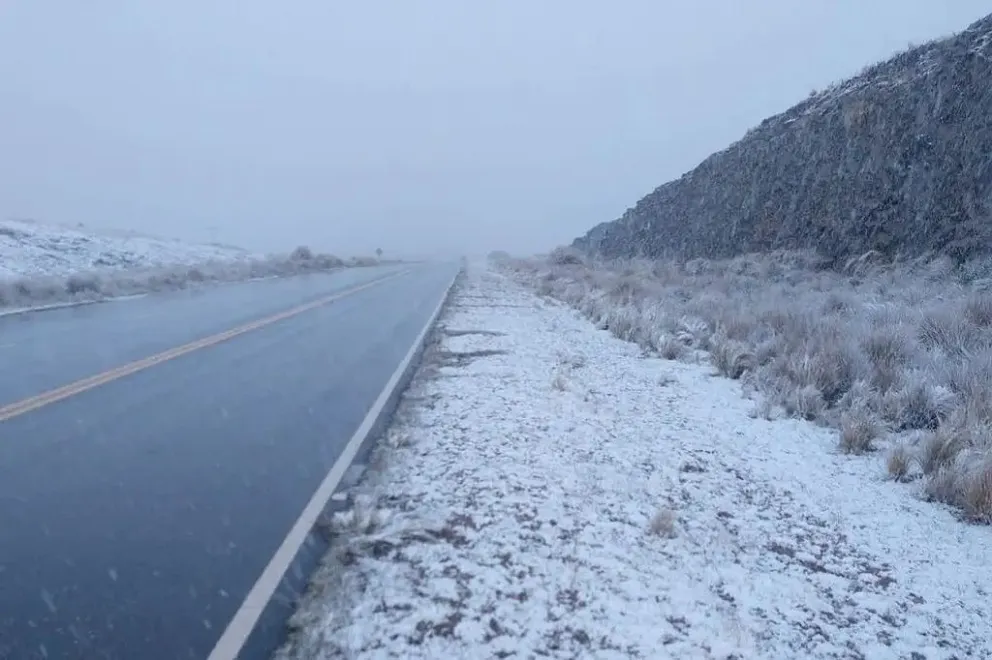 Agua nieve en Altas Cumbres y alerta por nevadas en las sierras.