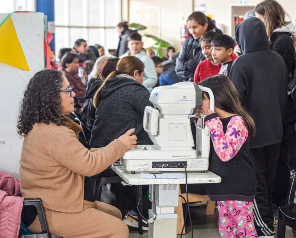 Con una gran participación de familias, este jueves se llevó a cabo la primera jornada del programa "Ver para Ser Libres"