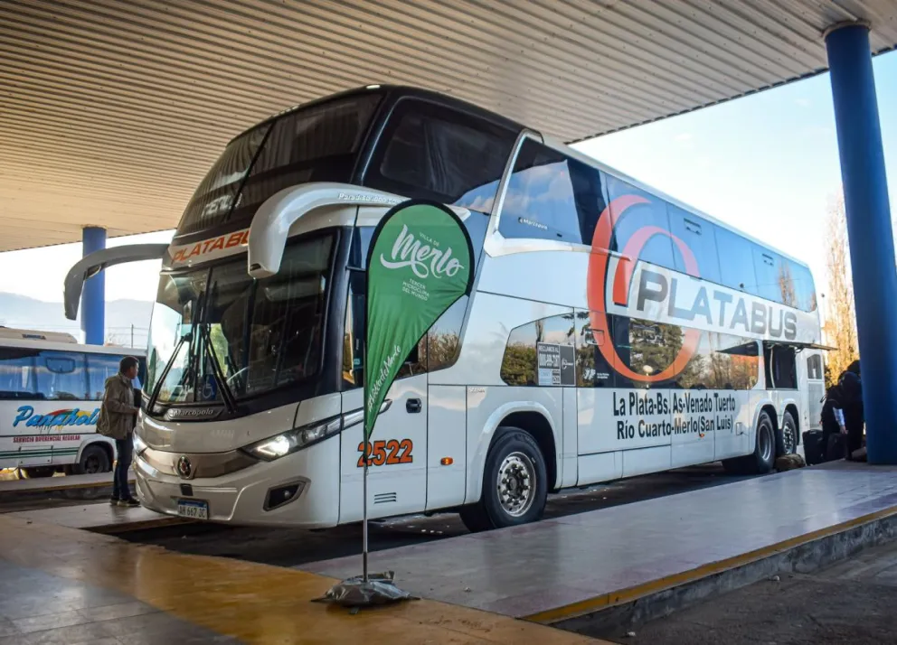La empresa Platabus S.A. presentó oficialmente un nuevo servicio de larga distancia que conecta a Villa de Merlo con la Ciudad de Buenos Aires, La Plata, Venado Tuerto y Río Cuarto. 