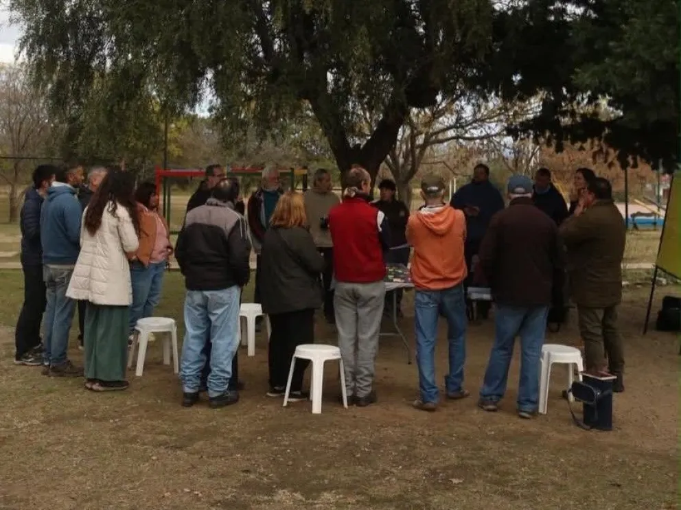 Vecinos organizan una exposición pública frente al Concejo en medio del debate por el plan urbano de Merlo