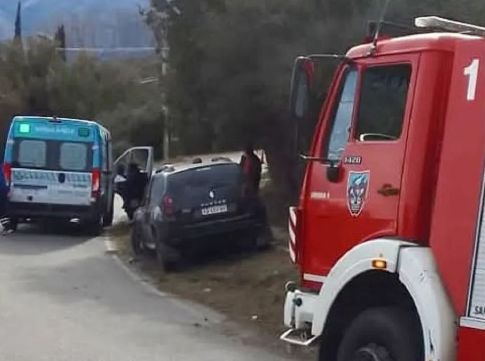 Vuelco de una camioneta en Carpintería. (Foto: Bomberos Voluntarios de Carpintería)