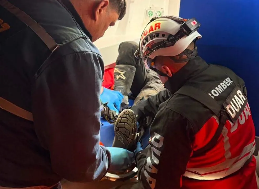 Rescatan a un motociclista herido en el camino a Pampa de Achala.