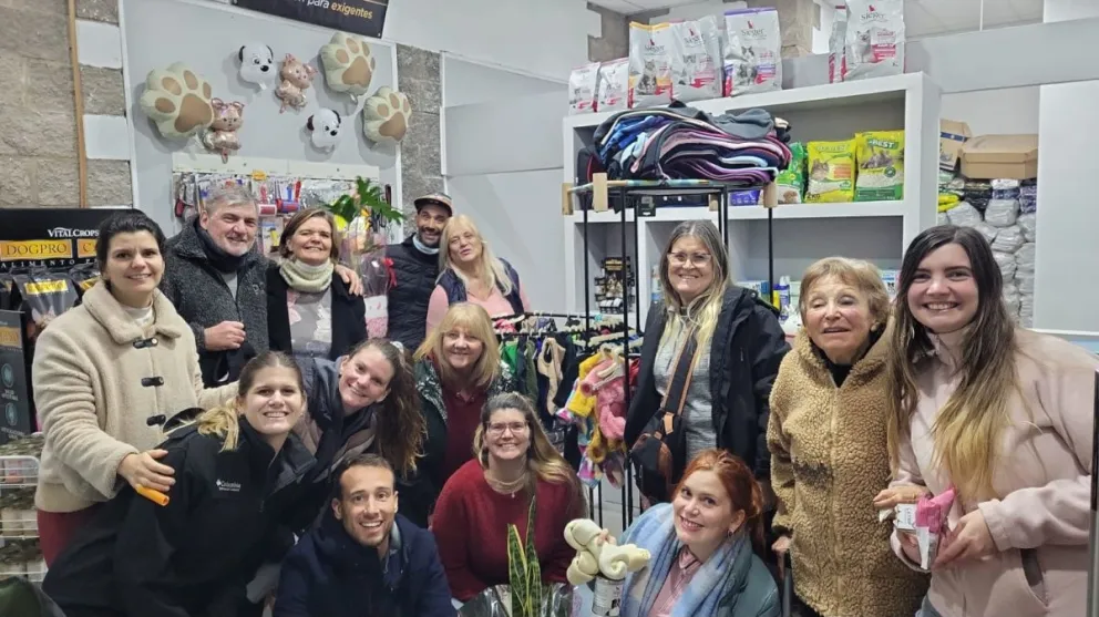 Apertura de un Pet Shop en Villa de Merlo.
