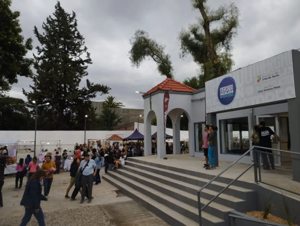 Ceremonia de agradecimiento a la Pachamama en el Mercado Merlino