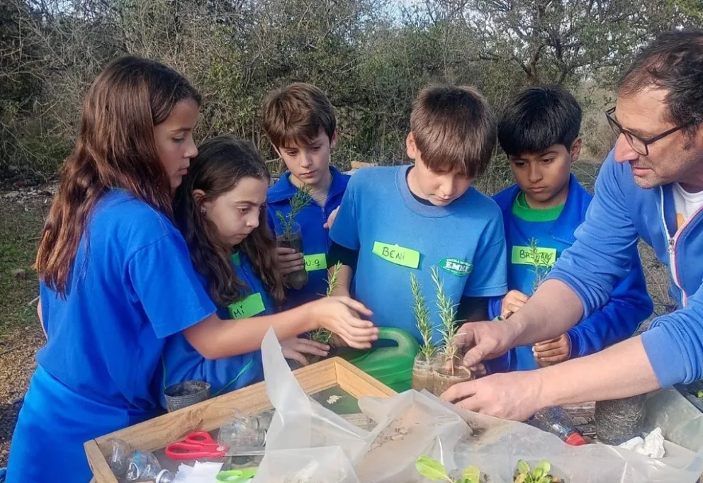 A través de sus conocimientos previos, los jóvenes desarrollaron tareas prácticas.