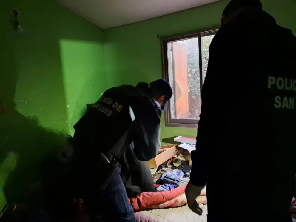 Dos mujeres denunciaron haber sido retenidas, agredidas y trasladadas por la fuerza. La investigación incluyó allanamientos, cámaras y la intervención de varias divisiones policiales.