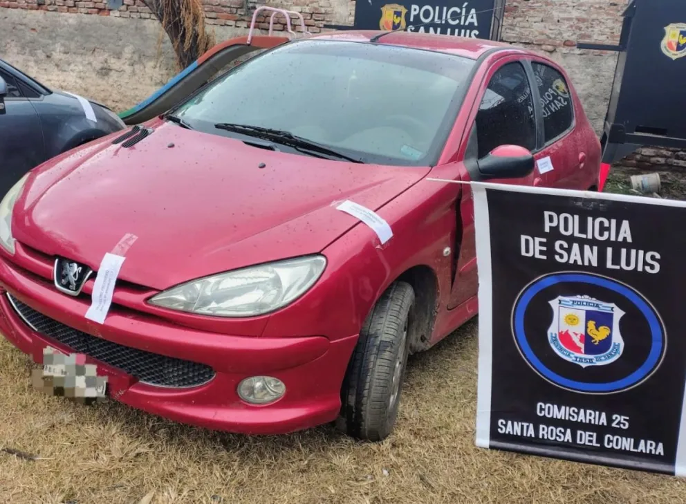 El vehiculo recuperado por la policía. Foto Pol. de San Luis.
