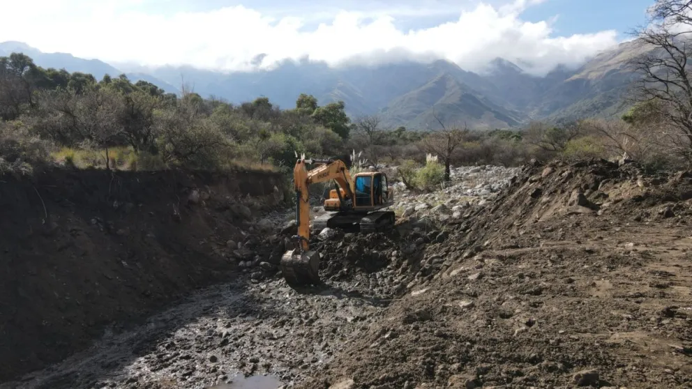 Al contar con un 75% de avance, la obra entra en la instancia final que posteriormente servirá para resguardar a los vecinos y mitigar los efectos de las crecidas temporales.
