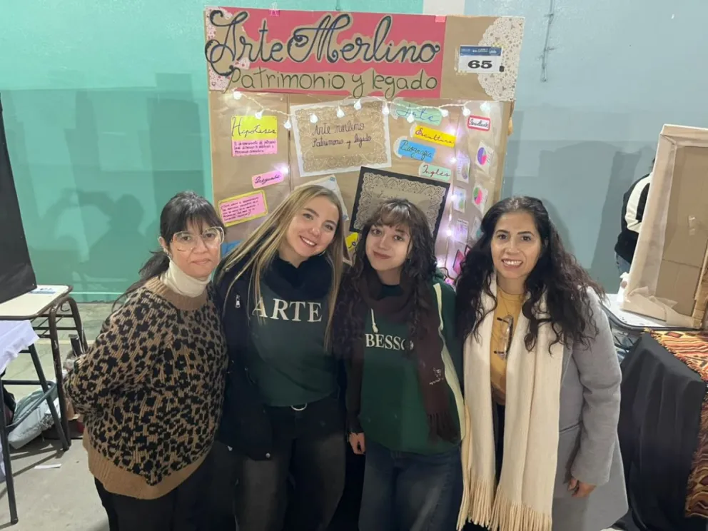 Desde hace cuatro años, estudiantes del Colegio "Santiago Besso" investigan las esculturas que forman parte del patrimonio de Villa de Merlo, recuperando información sobre las obras, sus autores y las historias que las rodean. Foto gentileza escuela