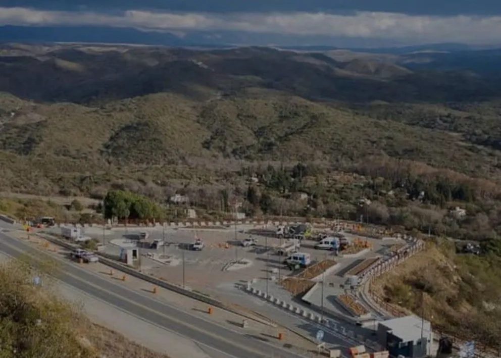 La intervención prevé 335 metros lineales de elementos premoldeados de hormigón que permitirán conformar sectores de permanencia y canteros sobre el pavimento. También se diseñaron lugares para estacionar vehículos de diferente porte.