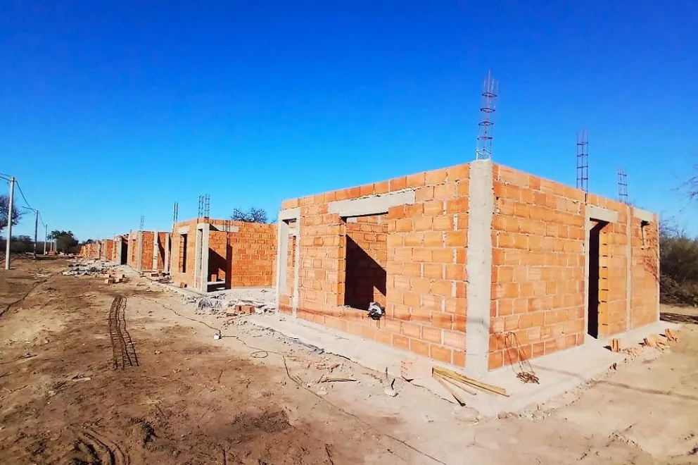La dirección de Obras de Arquitectura y Viviendas detalló que en Carpintería, donde se construyen 16 viviendas del programa ‘Tenemos Futuro’. 