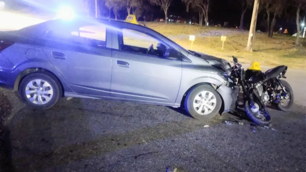 Choque en Ruta 5 en el ingreso al barrio 272 Viviendas de Merlo. Foto Policia de San Luis.