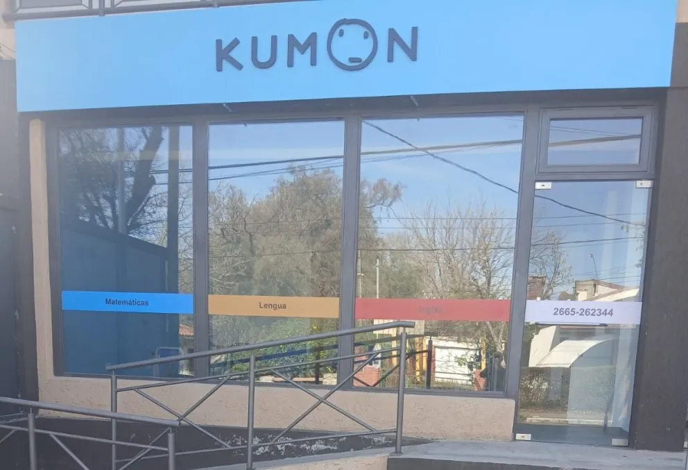 Los alumnos que eligen estudiar en Kumon pueden hacerlo de dos maneras: a través del formato papel o por medio de una Tablet en la plataforma Kumon Connect. 