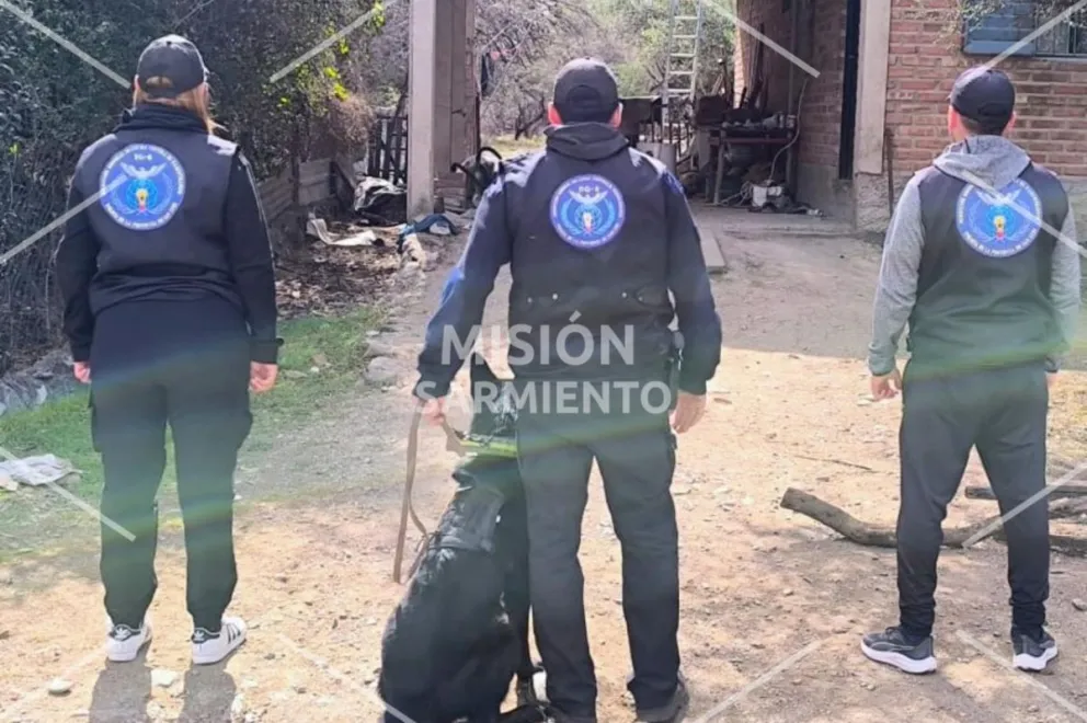 Según informaron fuentes policiales, el allanamiento fue realizado el sábado 22 de agosto por efectivos de la Dirección General de Lucha Contra el Narcotráfico (DG-8), con intervención del Juzgado Federal de Villa Mercedes.

