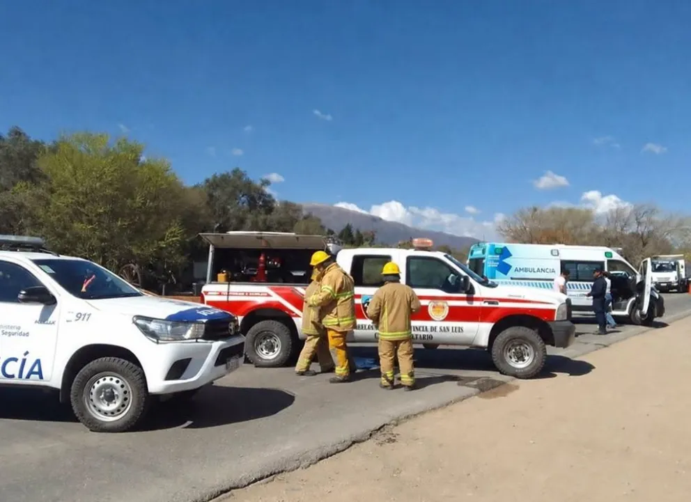 Accidente de tránsito en Ruta 1 entre un auto y una moto. (Foto: BBVV Carpintería)