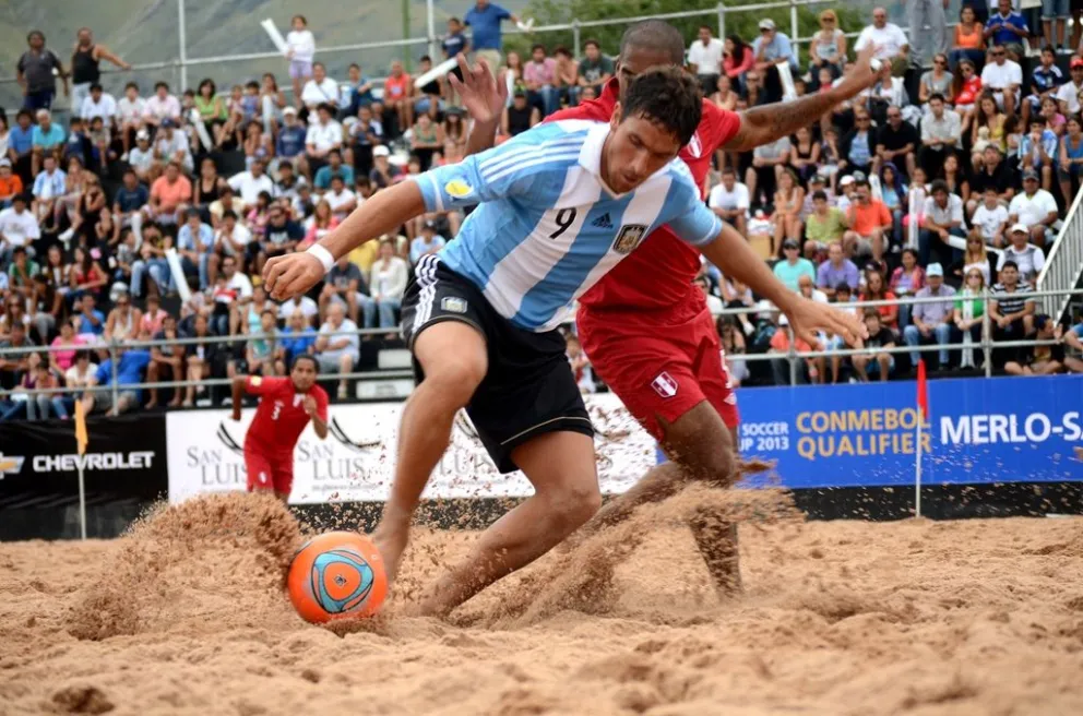 En febrero de 2013, Villa de Merlo fue escenario del fútbol playa sudamericano y la Selección Argentina celebró la consagración ante el público merlino. (Fotos: Archivo)