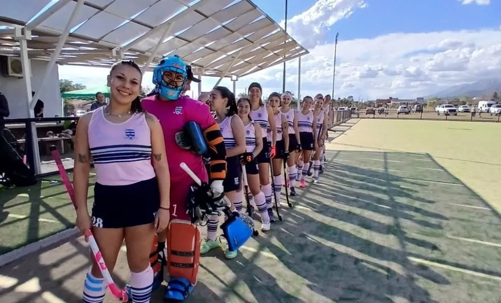 Alerces vivió una jornada a puro hockey en su casa. La Primera logró una importante victoria. 