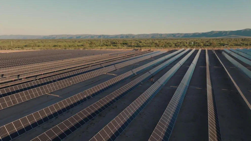 Parque solar en San Luis. Una empresa china anunció su intención de construir una nueva planta de generación fotovoltaica en Luján. Foto archivo.