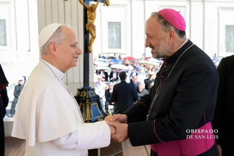 El papa León XIV recibió este jueves en una audiencia privada al obispo de San Luis, monseñor Gabriel Barba, quien le presentó la realidad pastoral de la Diócesis y la situación del pueblo puntano.