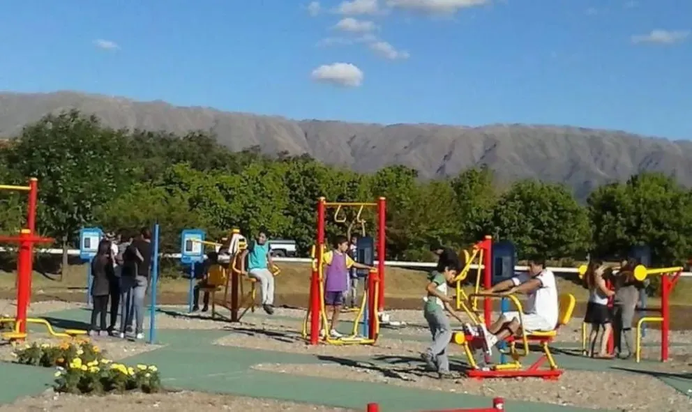 Uno de los primeros días de la inauguración de la plaza Saludable en el barrio 156 Viviendas en el 2014.