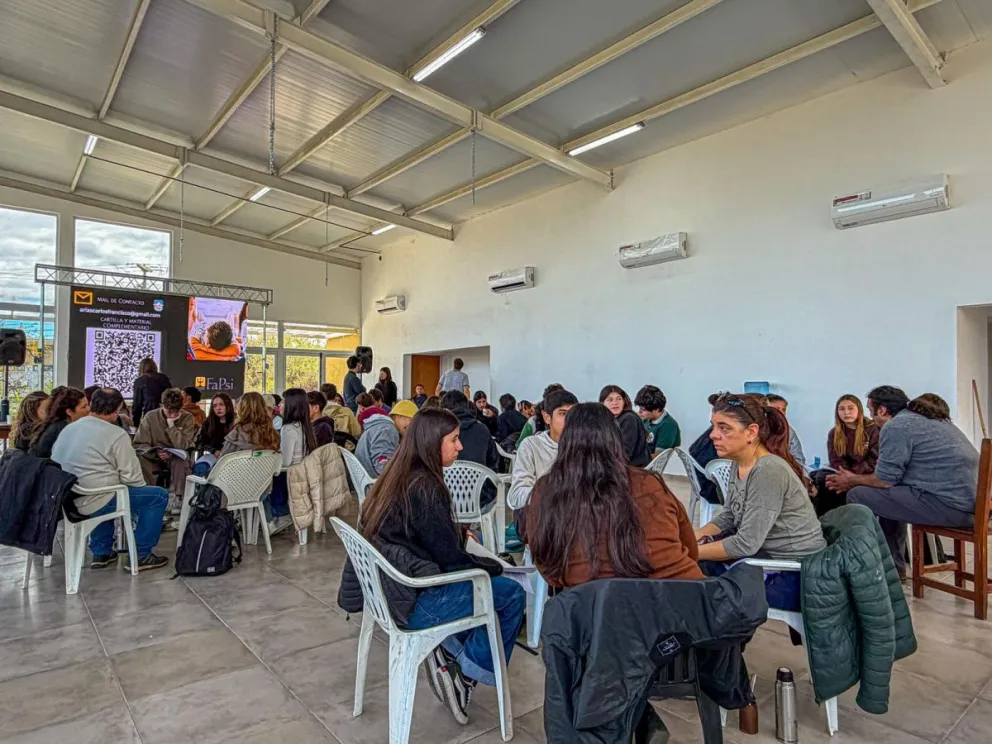 La jornada formó parte del proyecto Intersticios de la Facultad de Psicología y de un convenio con el Municipio. También se integra a las iniciativas municipales "+ juegos, - pantallas" y "Villa de Merlo te quiere bien".