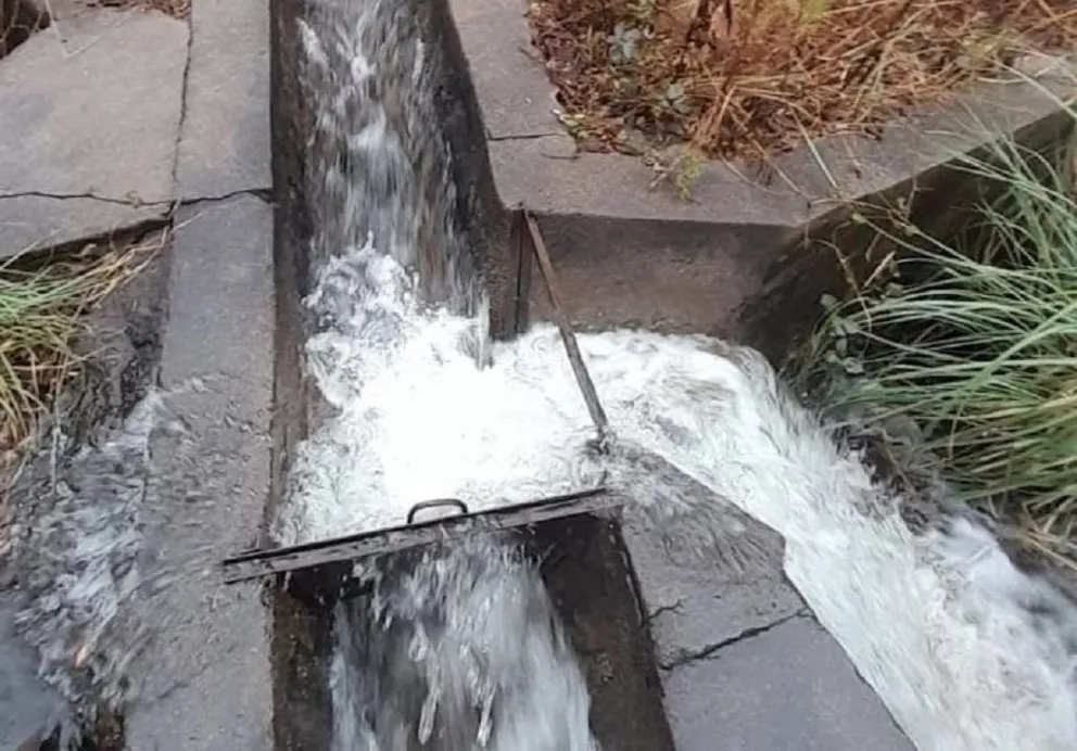 La campaña también apunta a generar conciencia sobre una problemática que durante años estuvo vinculada al derroche de agua en la localidad.