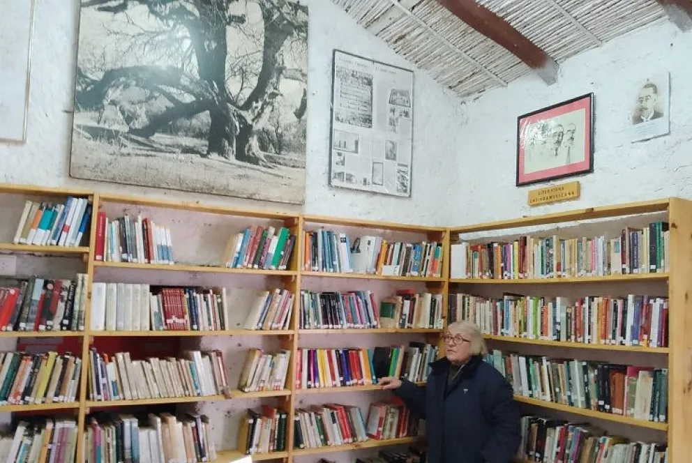 La Biblioteca Popular Antonio Esteban Agüero, ubicada en Poeta Conti 225, lleva el nombre de uno de los grandes referentes de la poesía puntana.