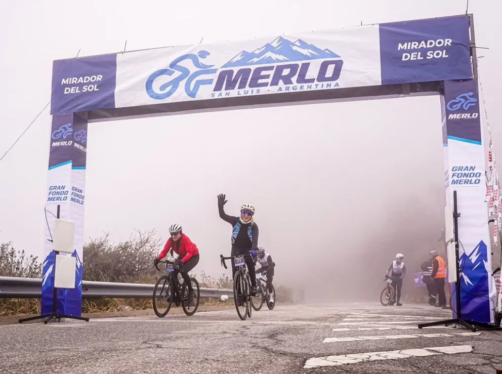 Entre el frío y los imponentes paisajes de la Sierra de los Comechingones, Villa de Merlo fue escenario de la primera edición del Gran Fondo Merlo San Luis 2026.