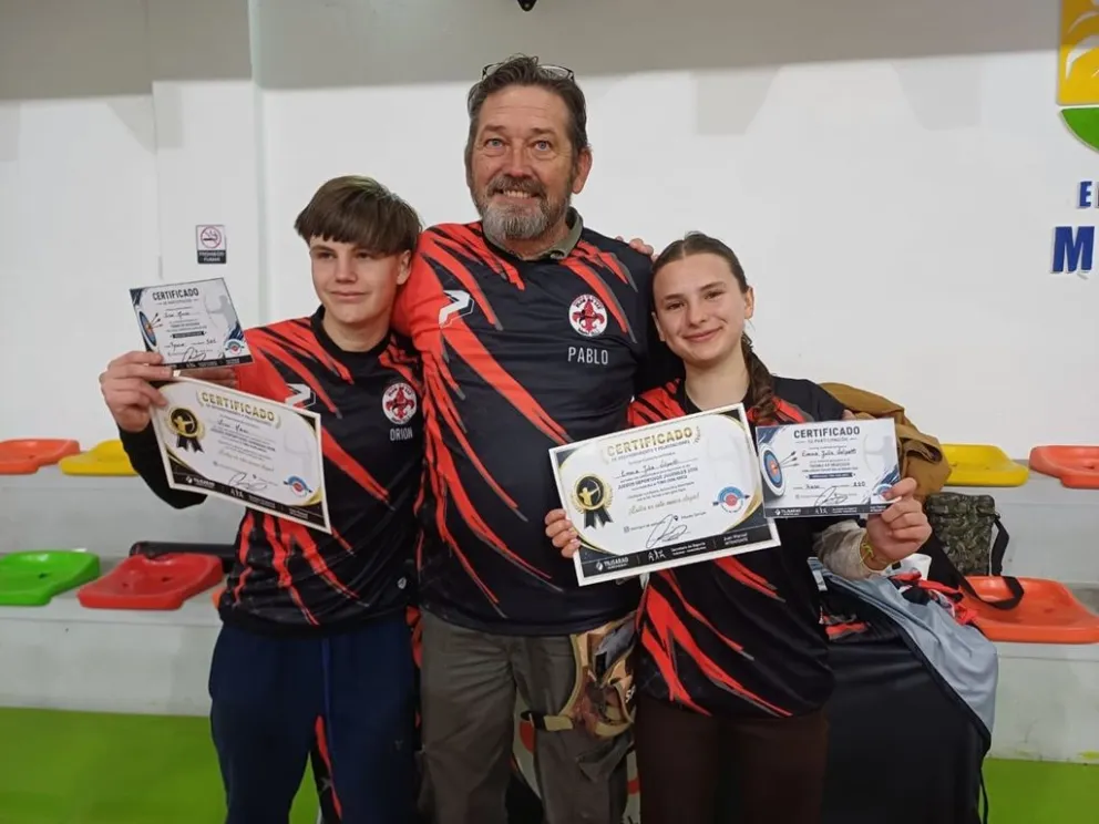 Orión Mereu y Emma Volpatti, los dos representantes de Villa de Merlo que clasificaron a la Final Nacional de Arquería de los Juegos Evita.