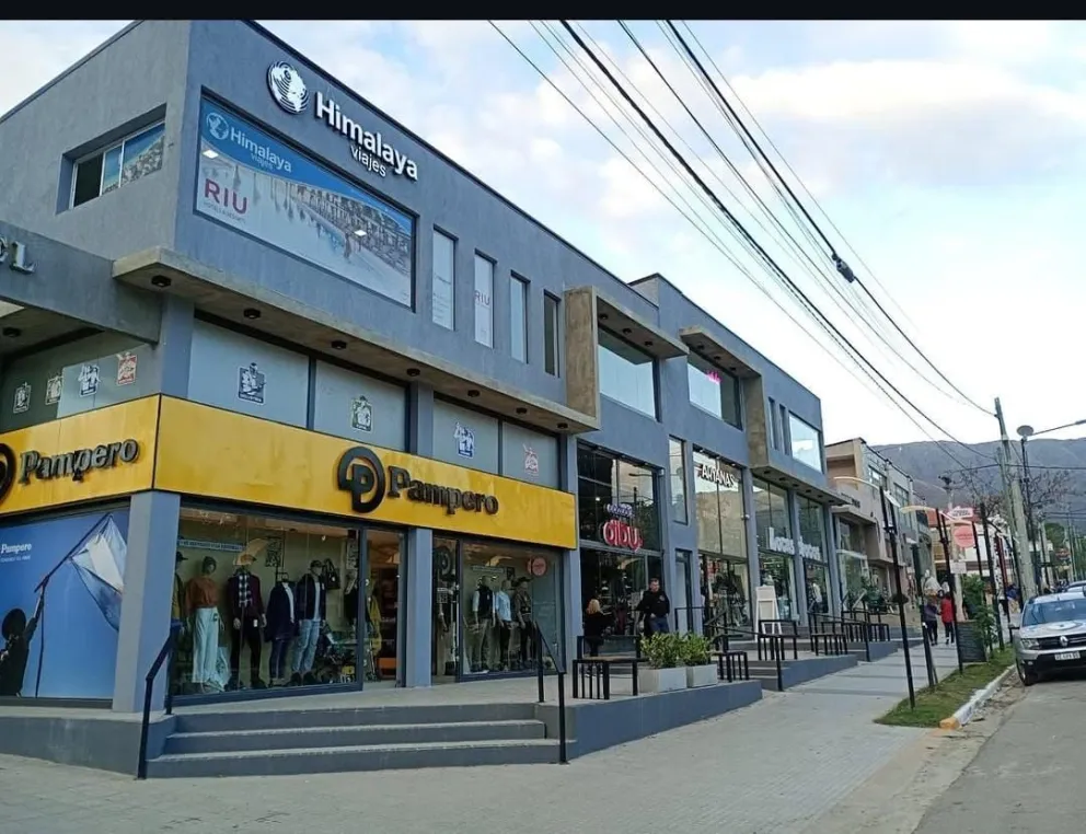 Himalaya Viajes, oficinas ubicadas en avenida del Sol.