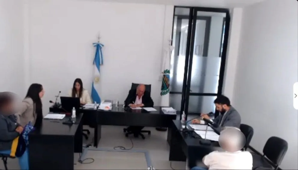 La defensa cuestionó la reconstrucción de la Fiscalía y sostuvo que los hechos habrían ocurrido de una manera “diametralmente opuesta” a la planteada por la acusación.