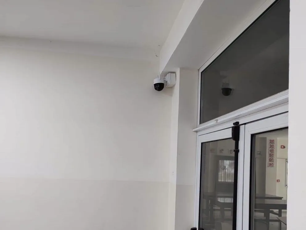 Entre los trabajos concretados se encuentra la instalación de cámaras de seguridad. 