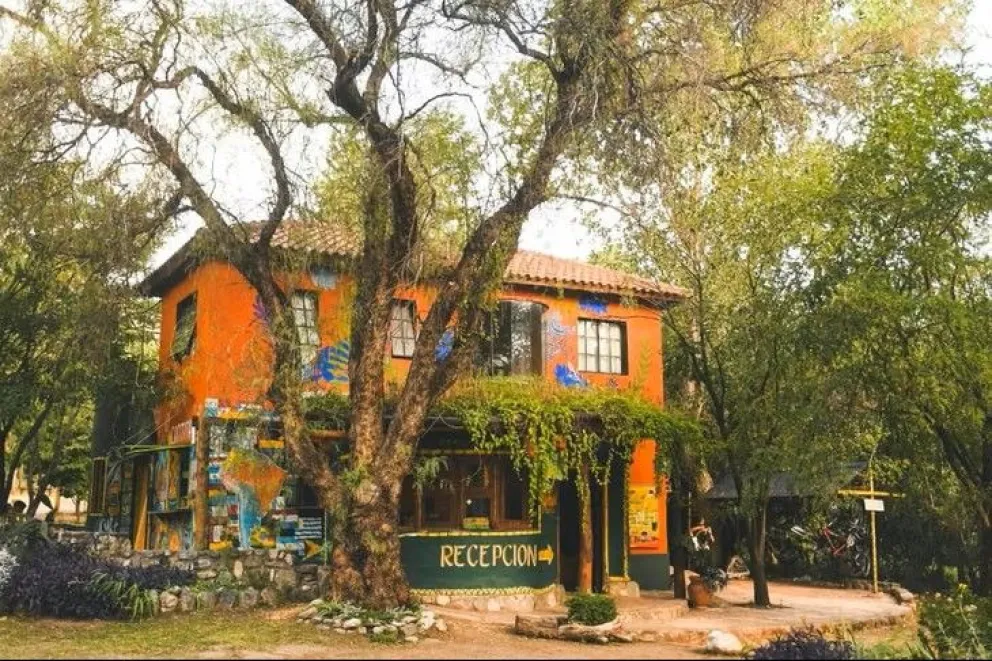 El intercambio propone cinco horas diarias de colaboración en un hostel de Villa de Merlo a cambio de alojamiento, desayuno y otros beneficios.