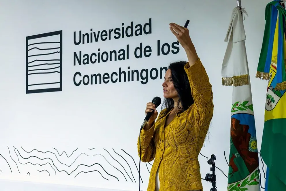Durante su exposición, Bonada remarcó que la prevención no puede ser una tarea exclusiva de quienes combaten los incendios.