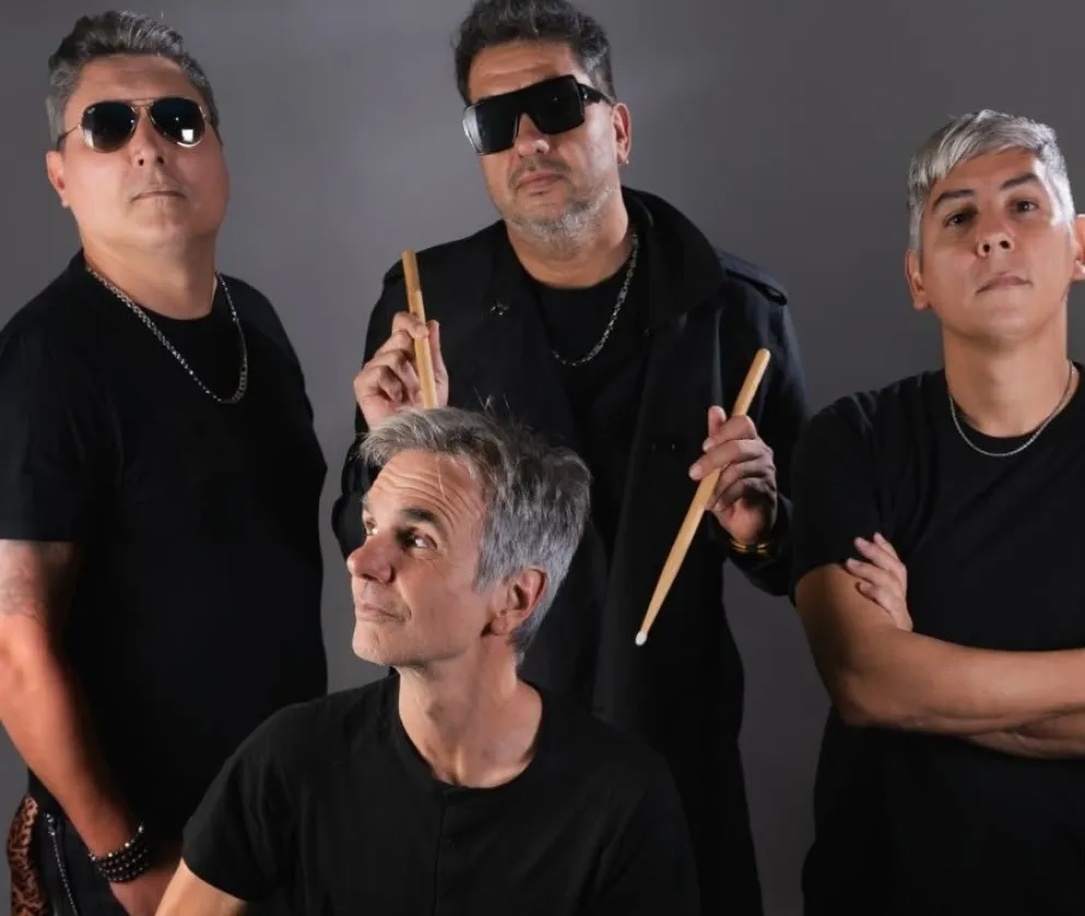 Jorge Araujo llega a Merlo para celebrar sus 30 años de canciones acompañado por Leonel Acuña — guitarra y E-Bow, Pablo Saravia — bajo y Franco Turrini — batería y percusión.