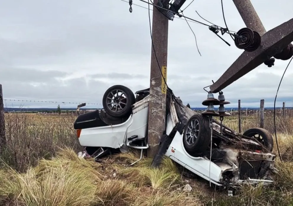 La Toma: volcó un Fiat Regata y el conductor dio positivo en alcoholemia. Foto Pol. de San Luis